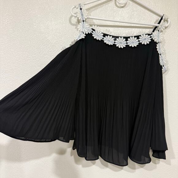 NWT INC International Concepts Floral Daisy Print Cold Shoulder Blouse Small - Picture 2 of 5